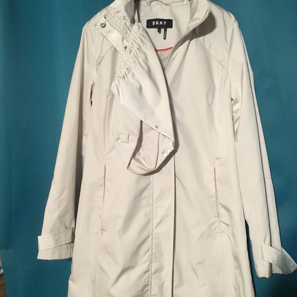DKNY 🧥💦 Women’s Rain Packable Coat. NWT. - Picture 3 of 3